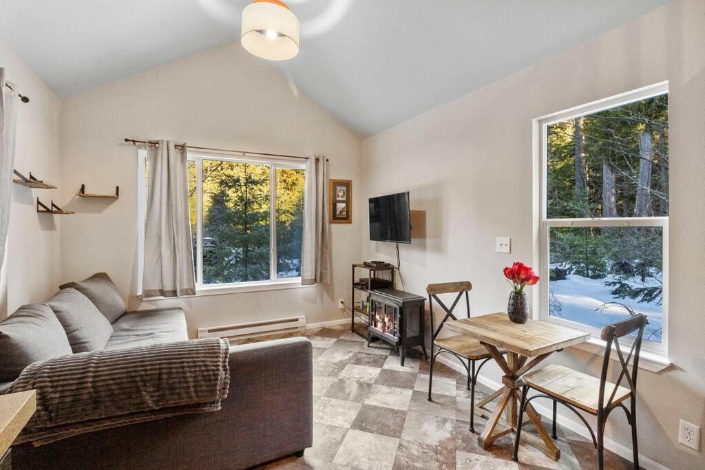 Cozy Tiny Home Steps Away From Mt. Rainier 애쉬포드 외부 사진