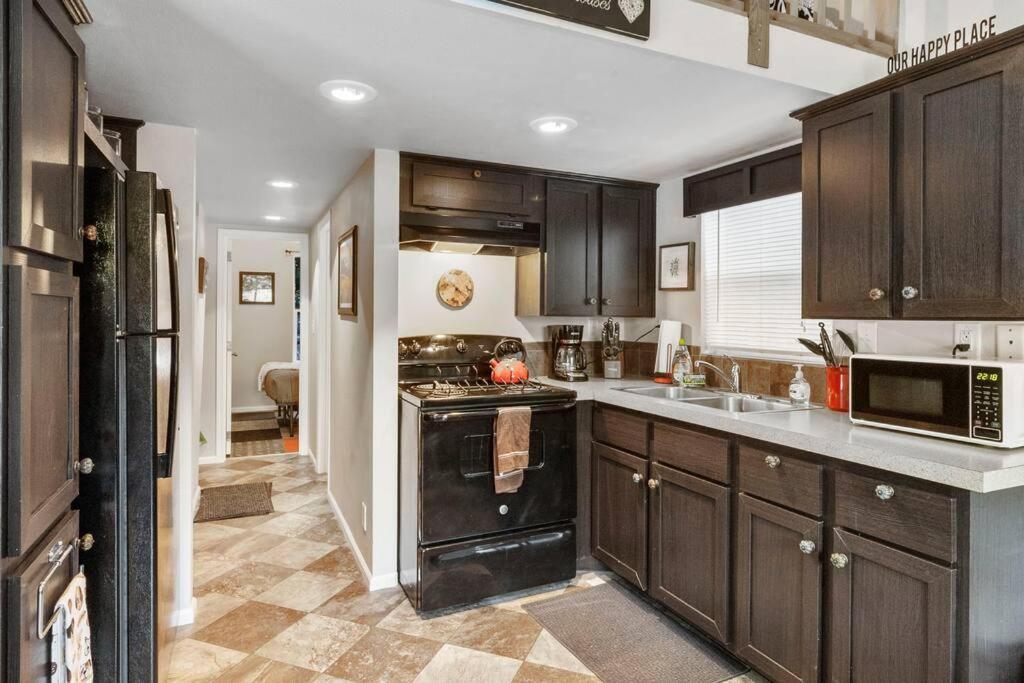 Cozy Tiny Home Steps Away From Mt. Rainier 애쉬포드 외부 사진